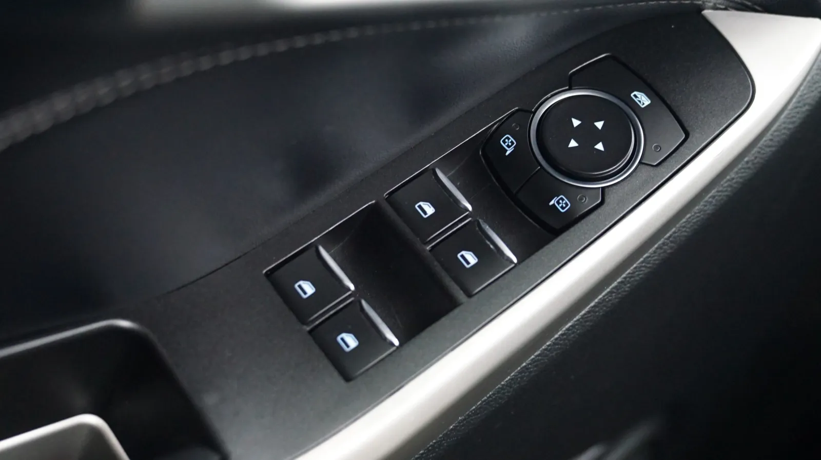 Ford Explorer photo 17
