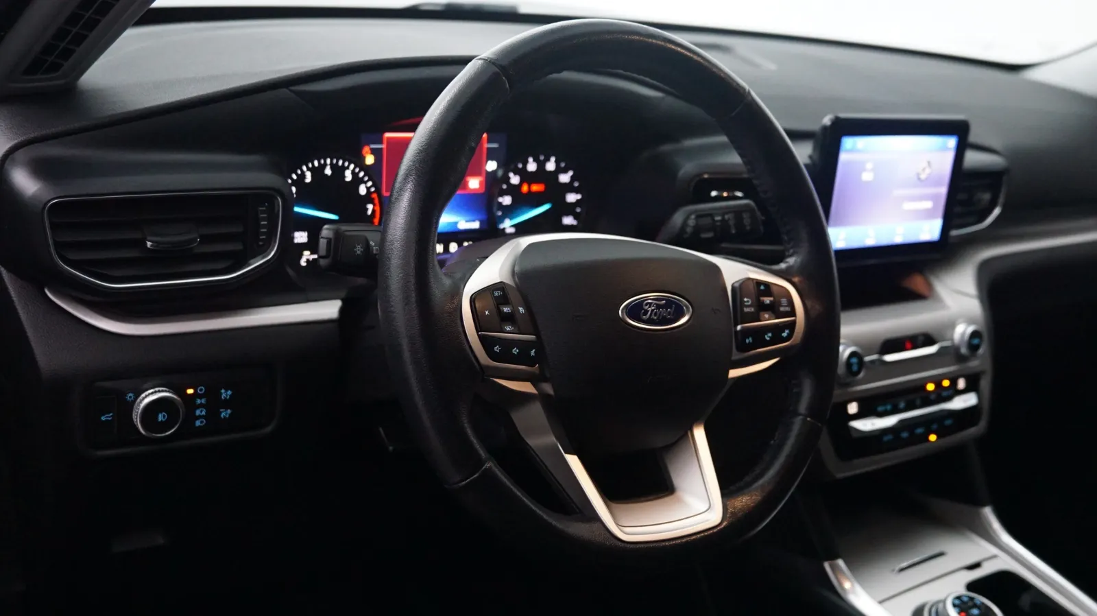 Ford Explorer photo 18