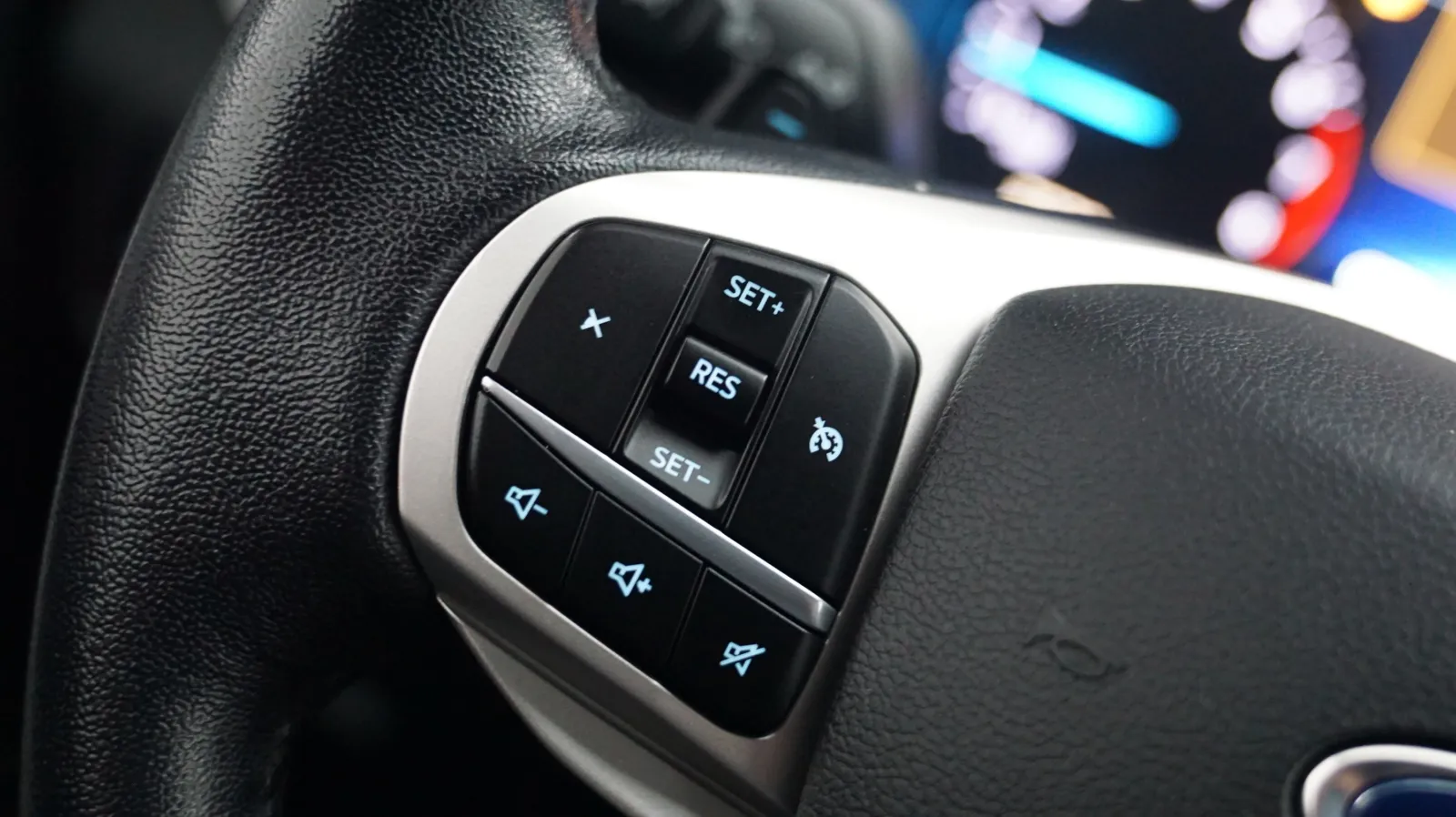 Ford Explorer photo 19