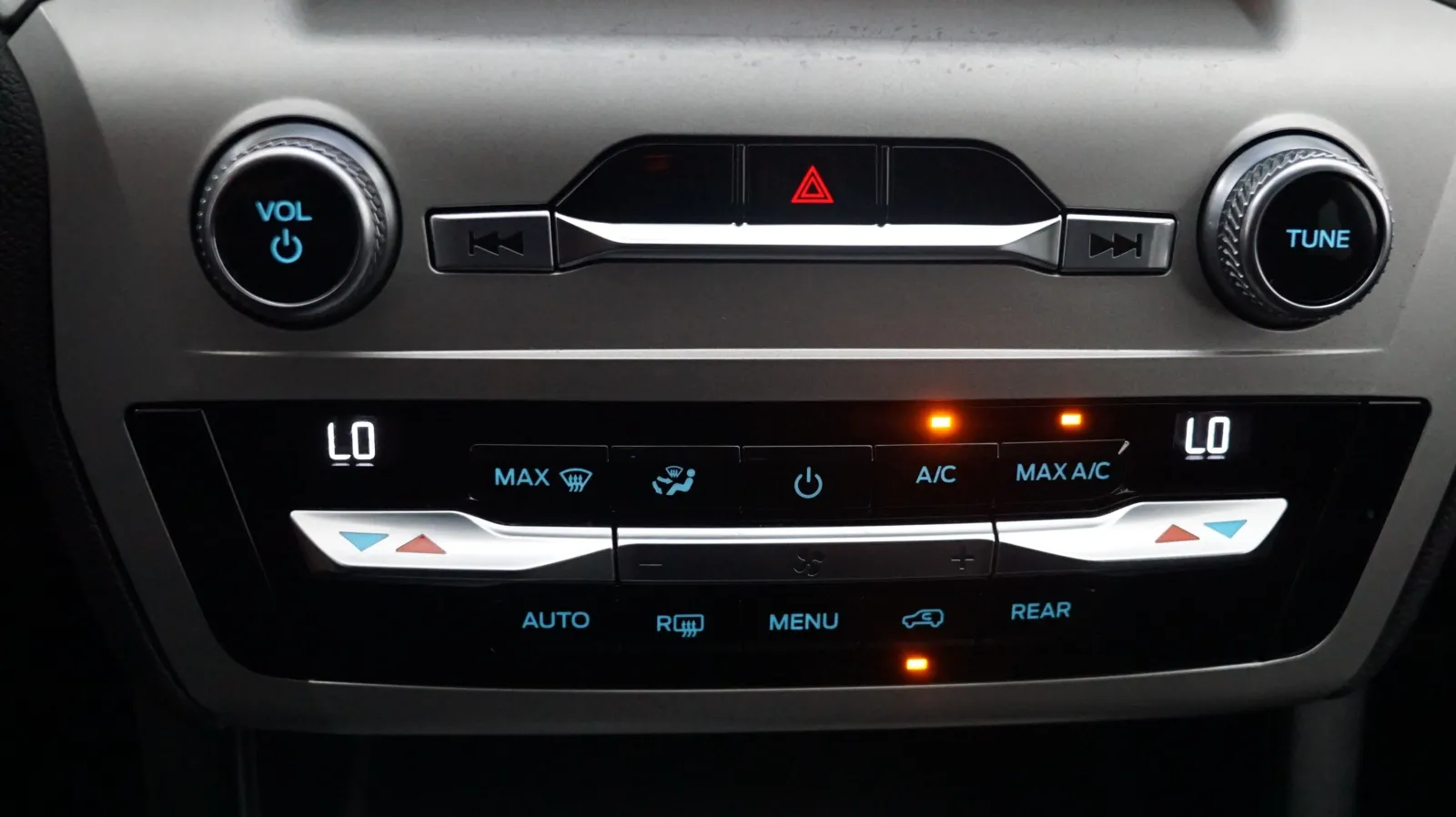 Ford Explorer photo 22