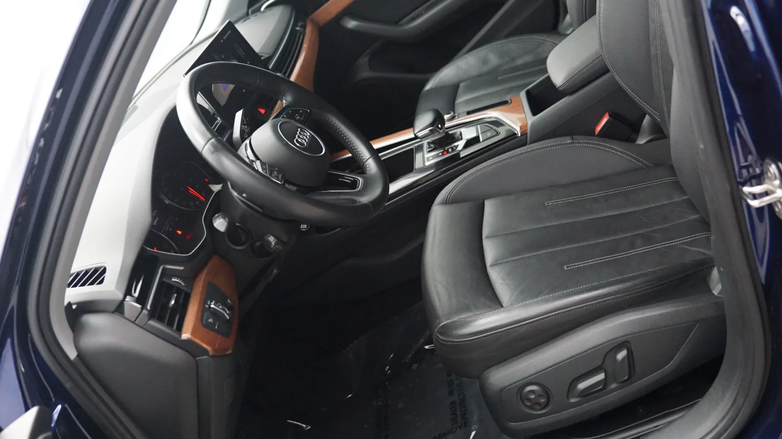 Audi A4 photo 7