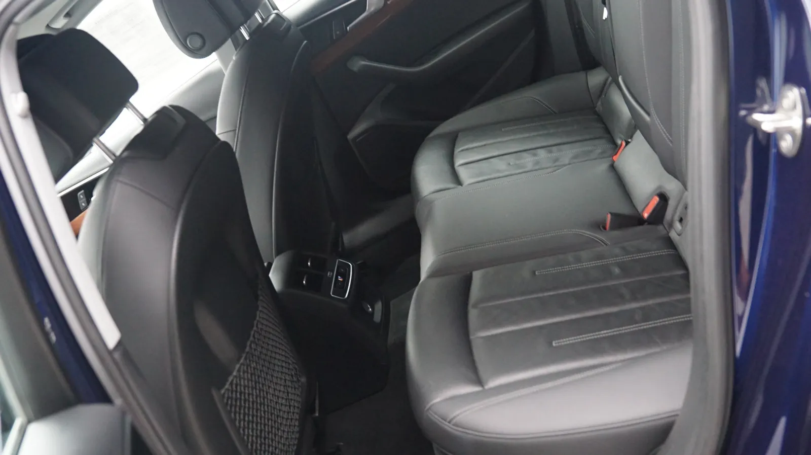 Audi A4 photo 12