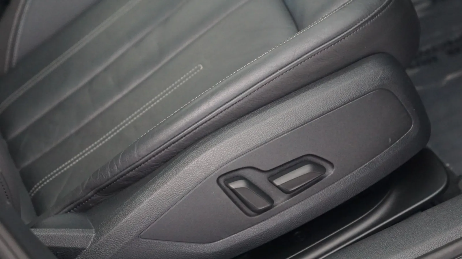 Audi A4 photo 14