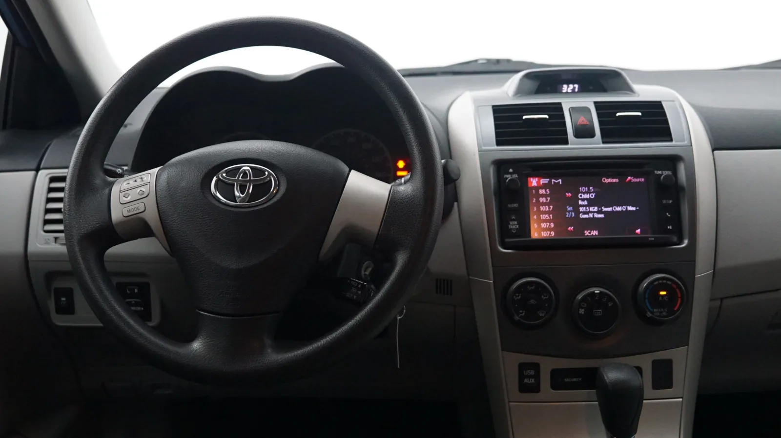 More photos of 2013 Toyota Corolla LE at Auto City, CA
