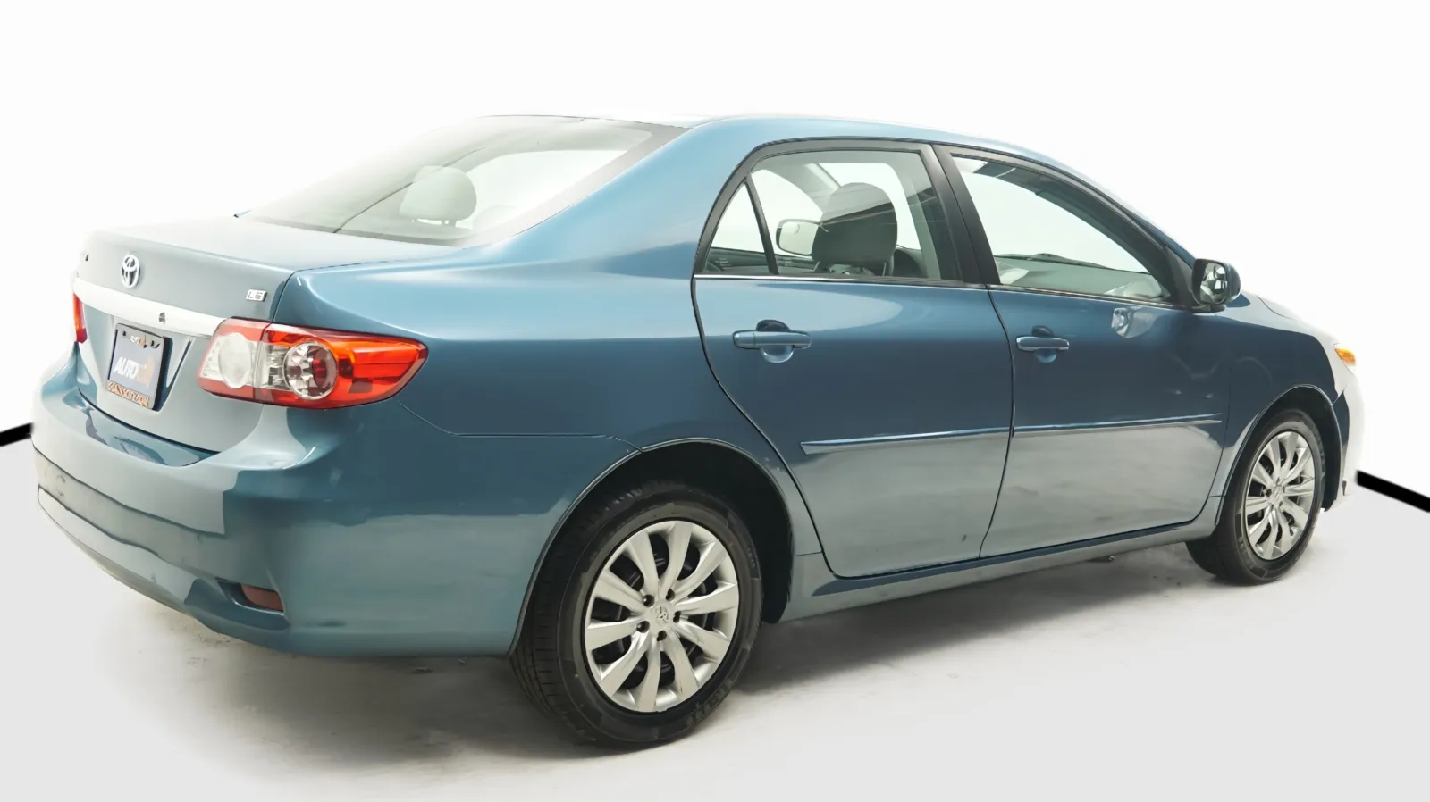 More photos of 2013 Toyota Corolla LE at Auto City, CA