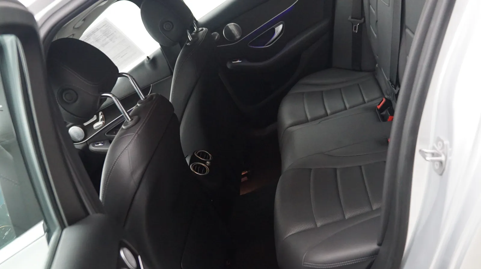 Mercedes-Benz C-Class photo 12