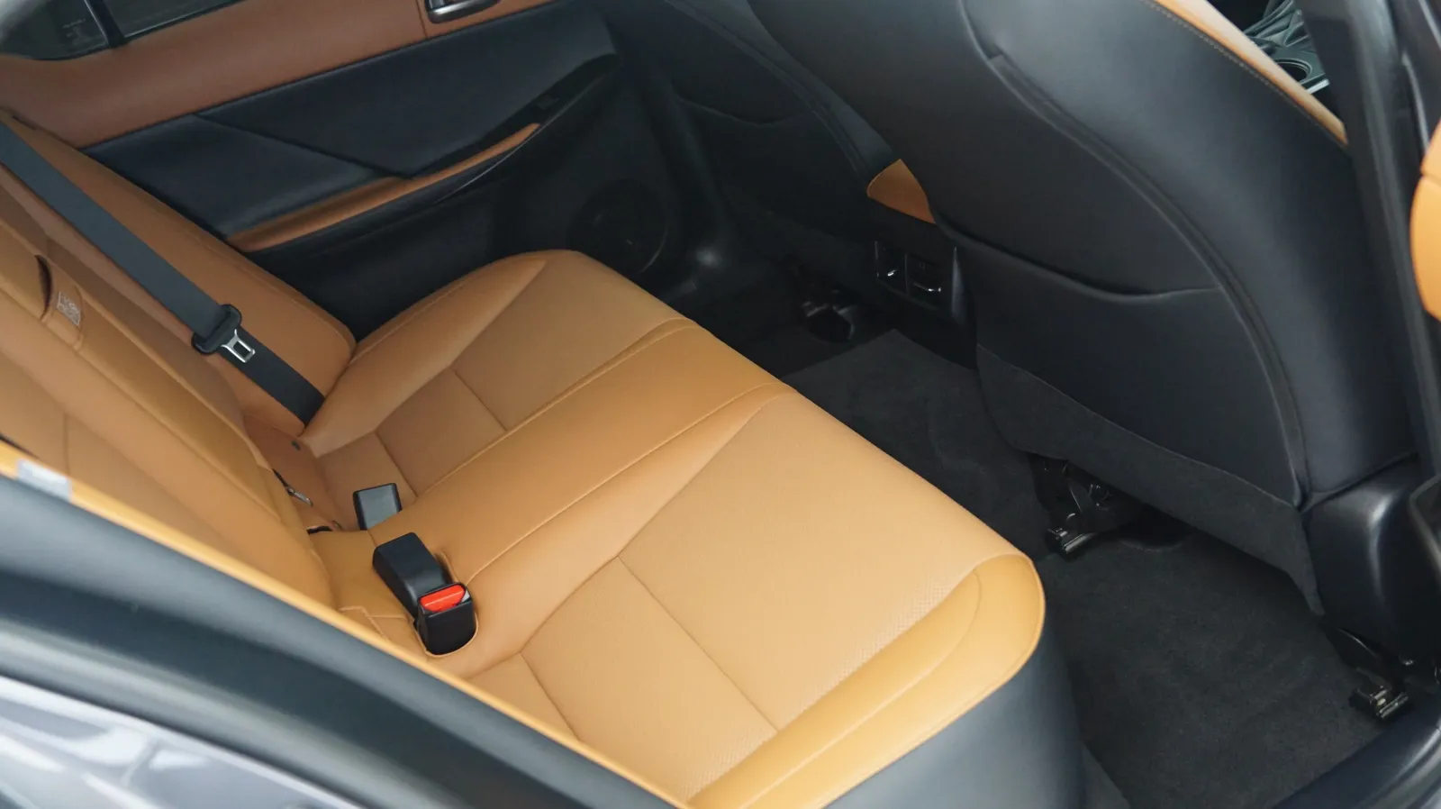 Lexus IS photo 11
