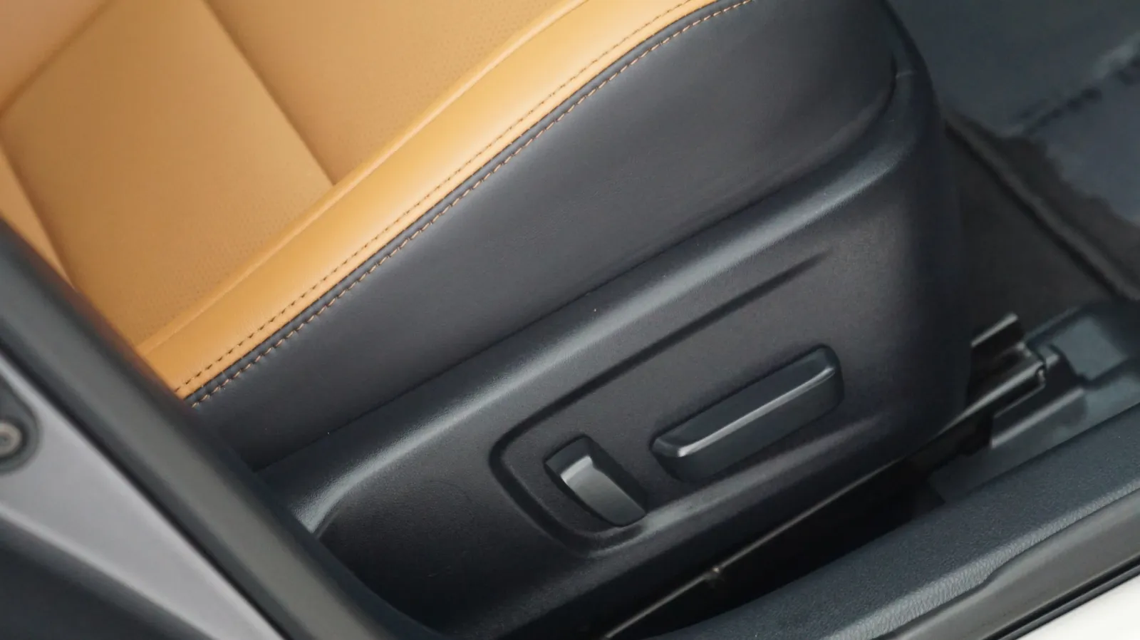 Lexus IS photo 15