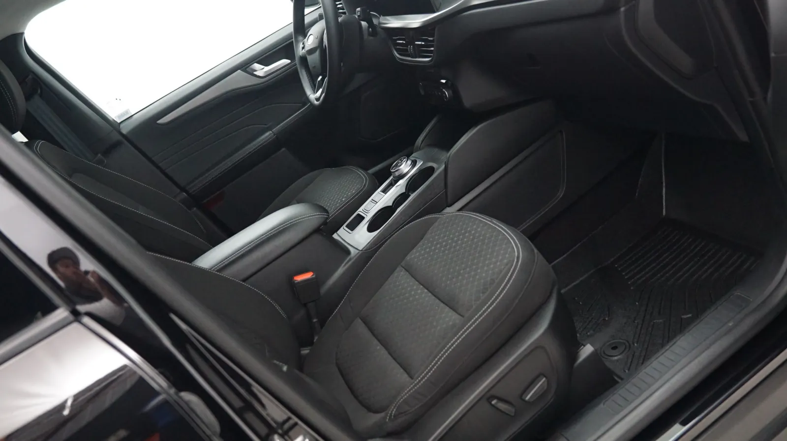More photos of 2023 Ford Escape Active at Auto City, CA
