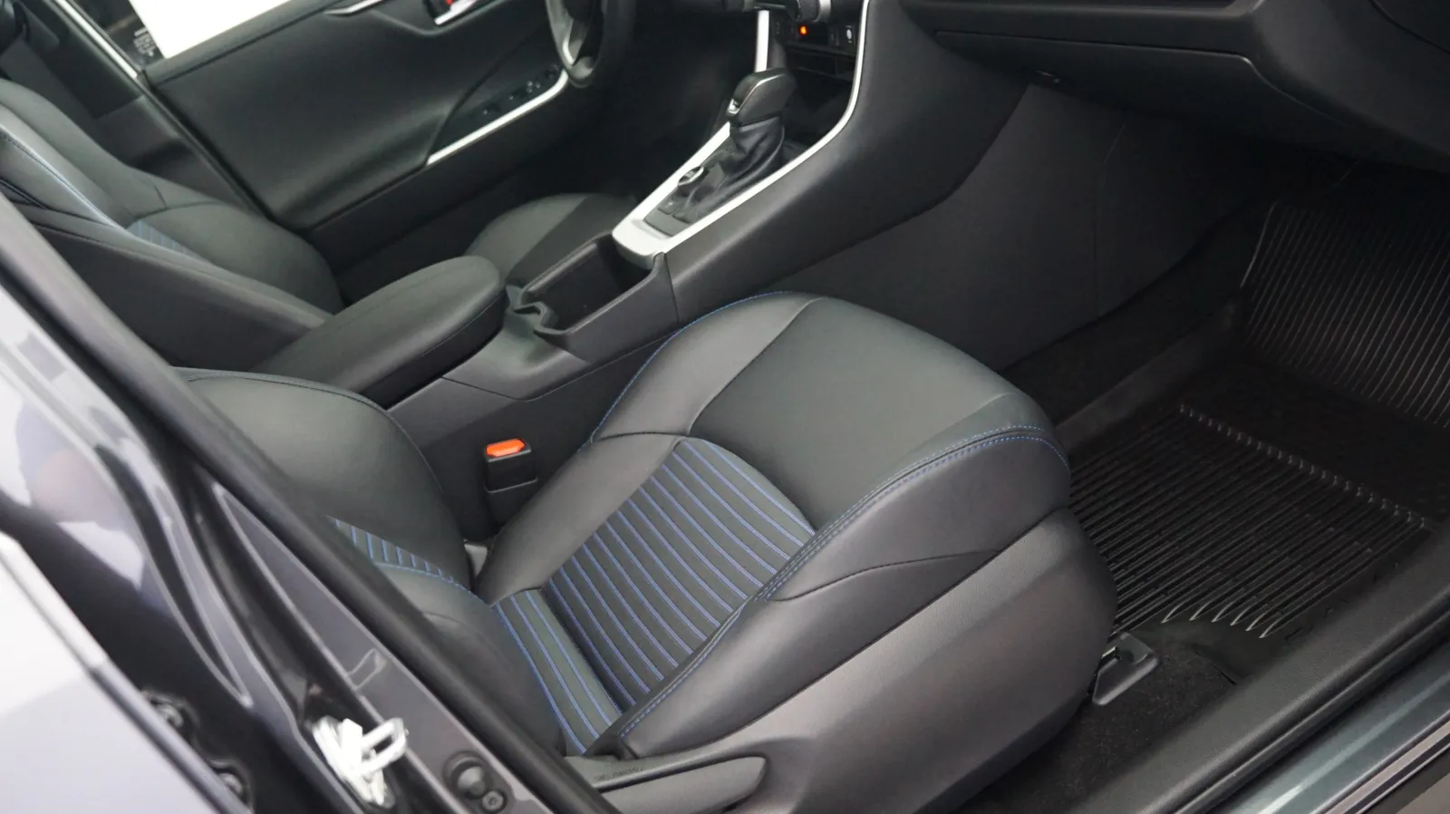 Toyota RAV4 photo 6