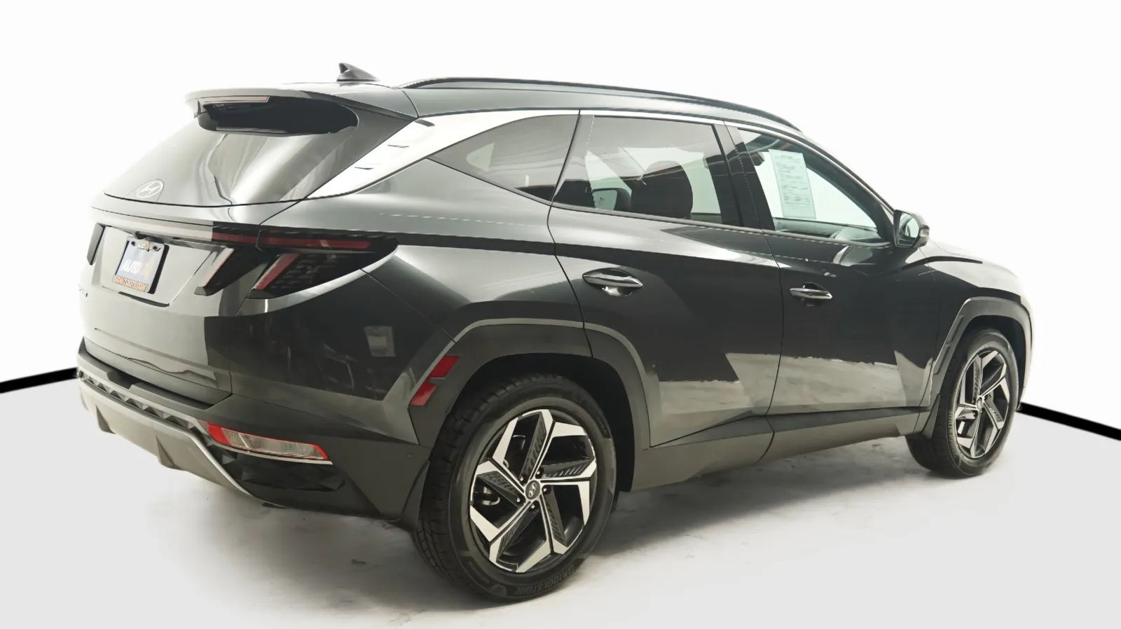 More photos of 2022 Hyundai Tucson Limited at Auto City, CA