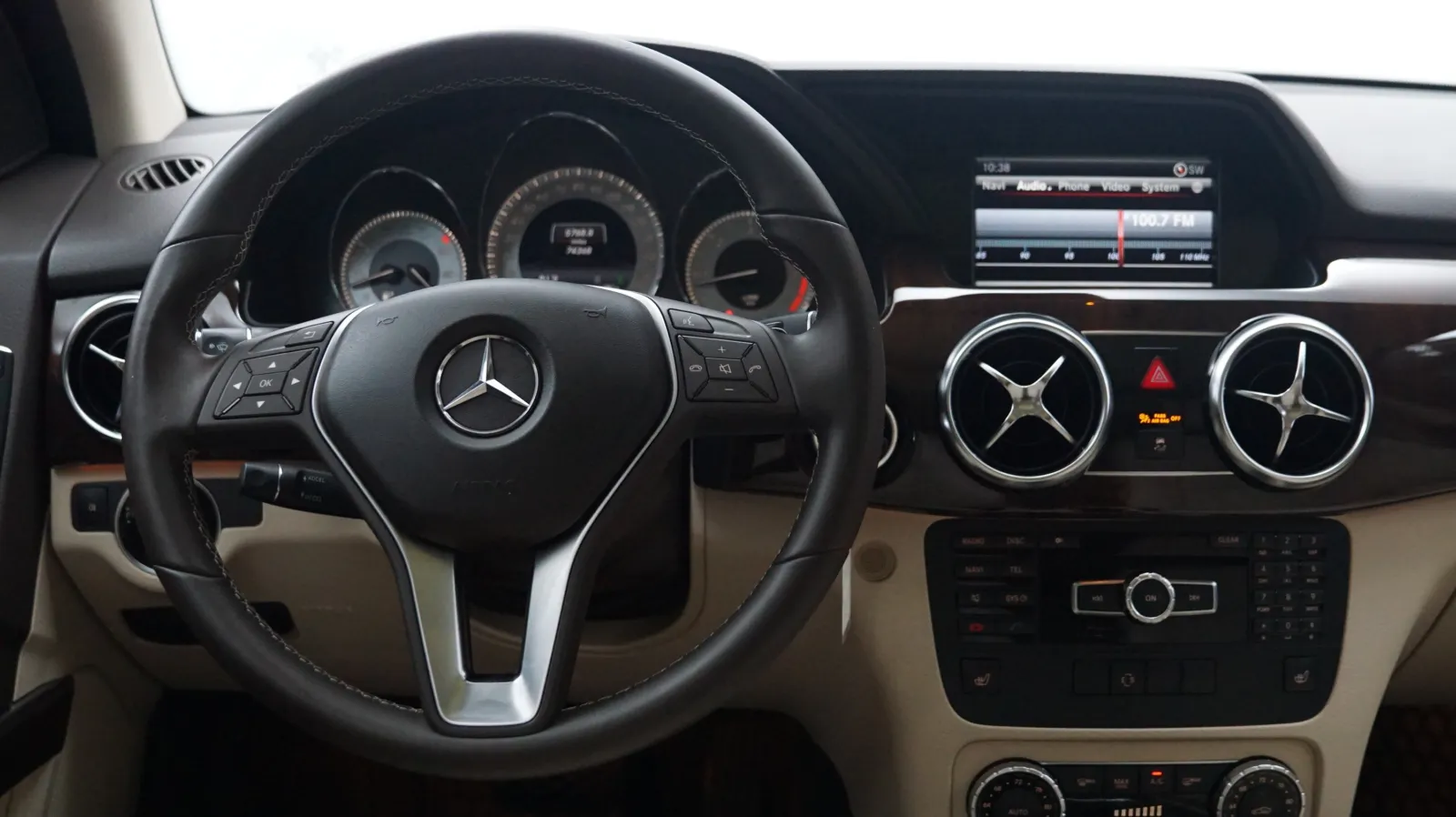 More photos of 2014 Mercedes-Benz GLK-Class GLK 250 BlueTEC at Auto City, CA
