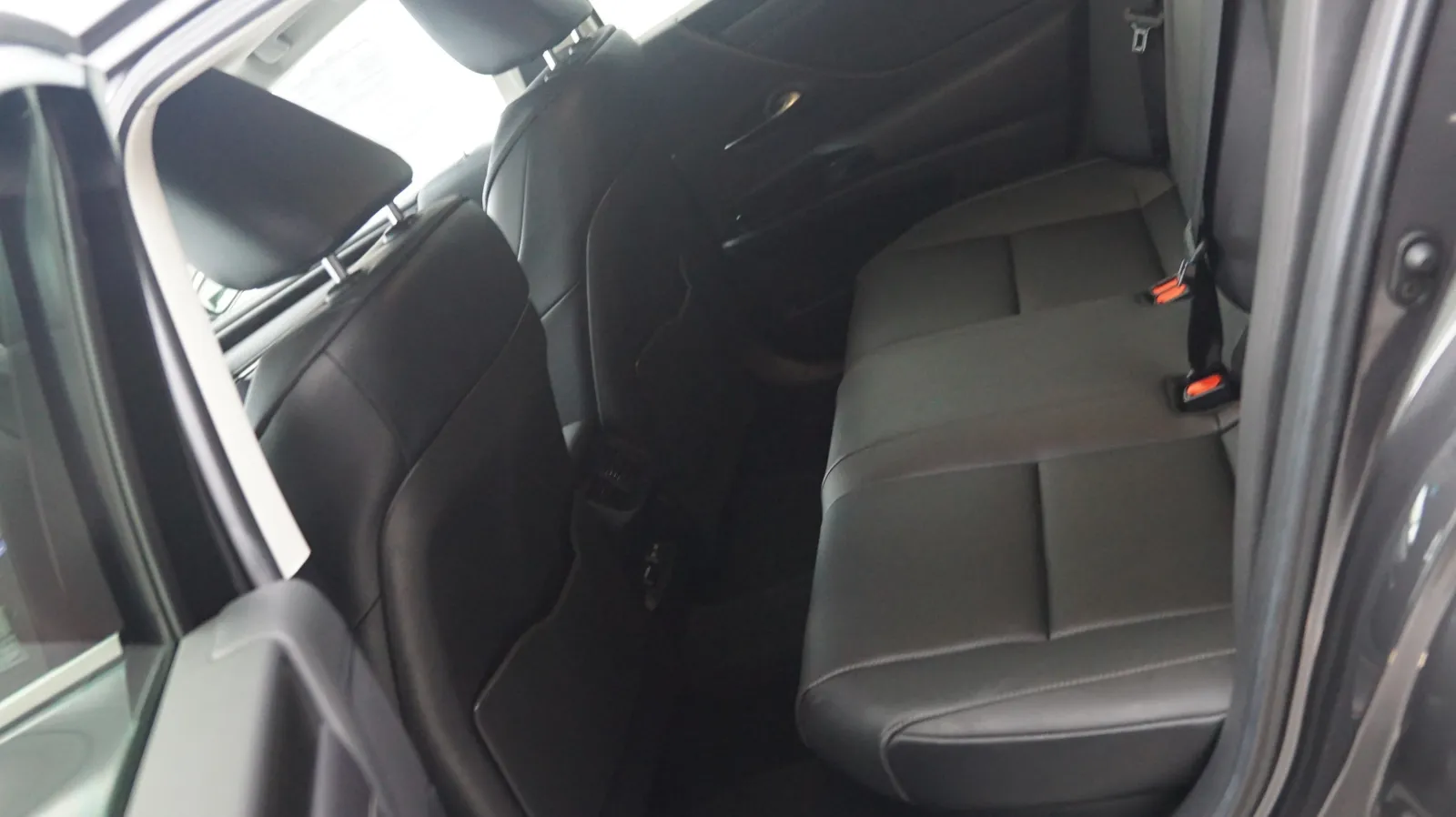 Lexus ES photo 12