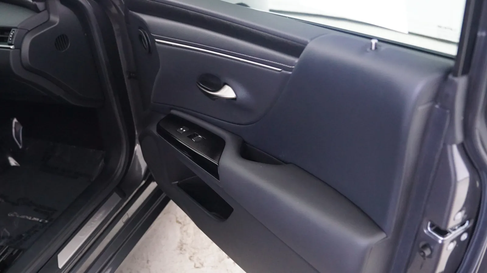 Lexus ES photo 13