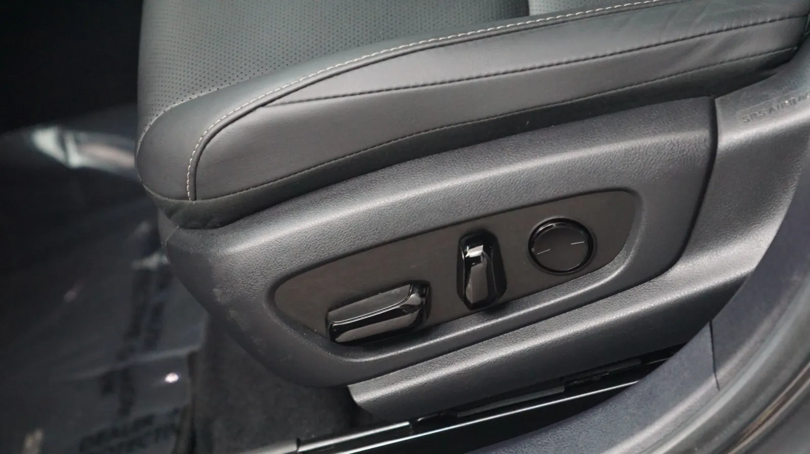 Lexus ES photo 14