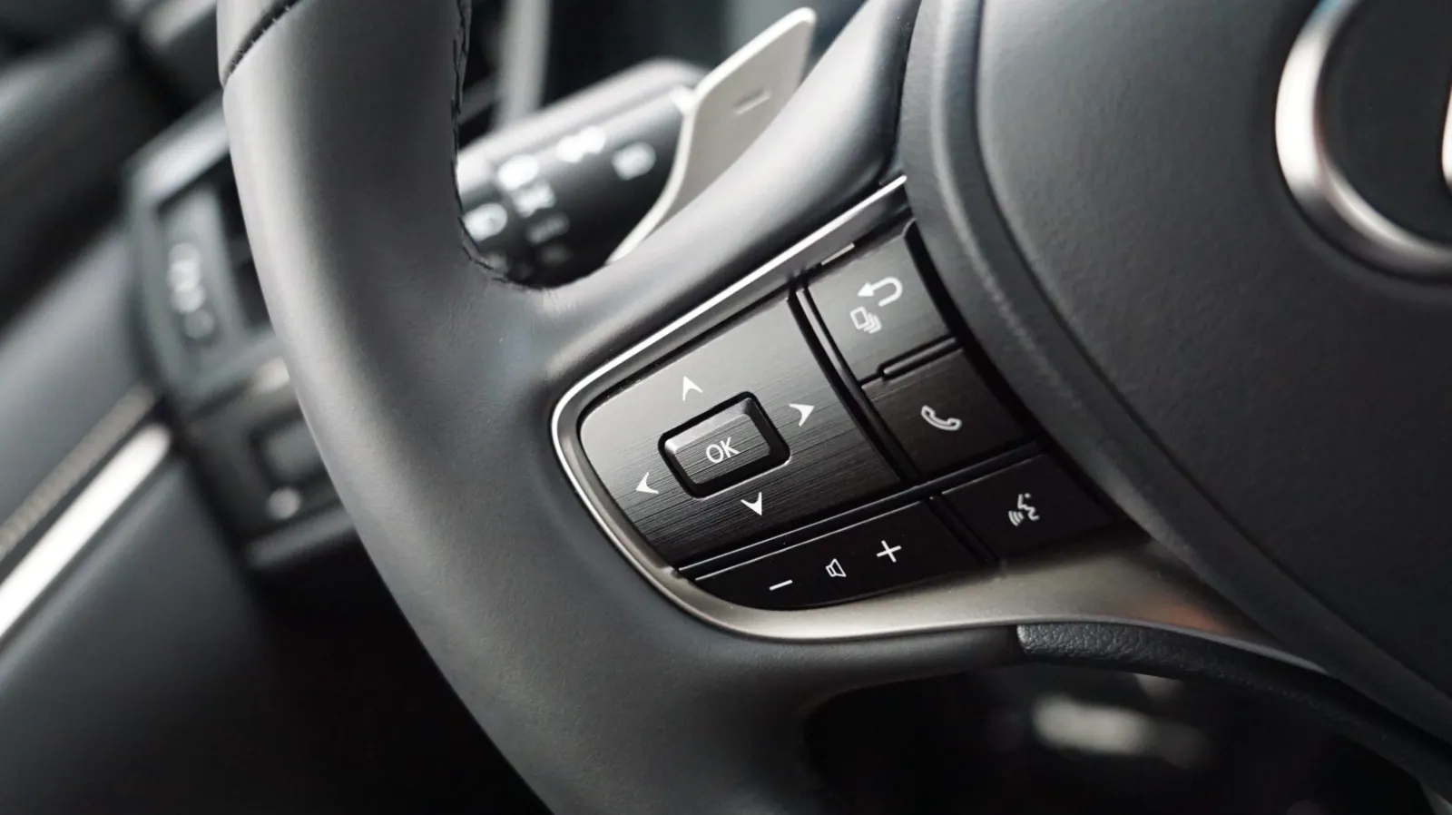 Lexus ES photo 17