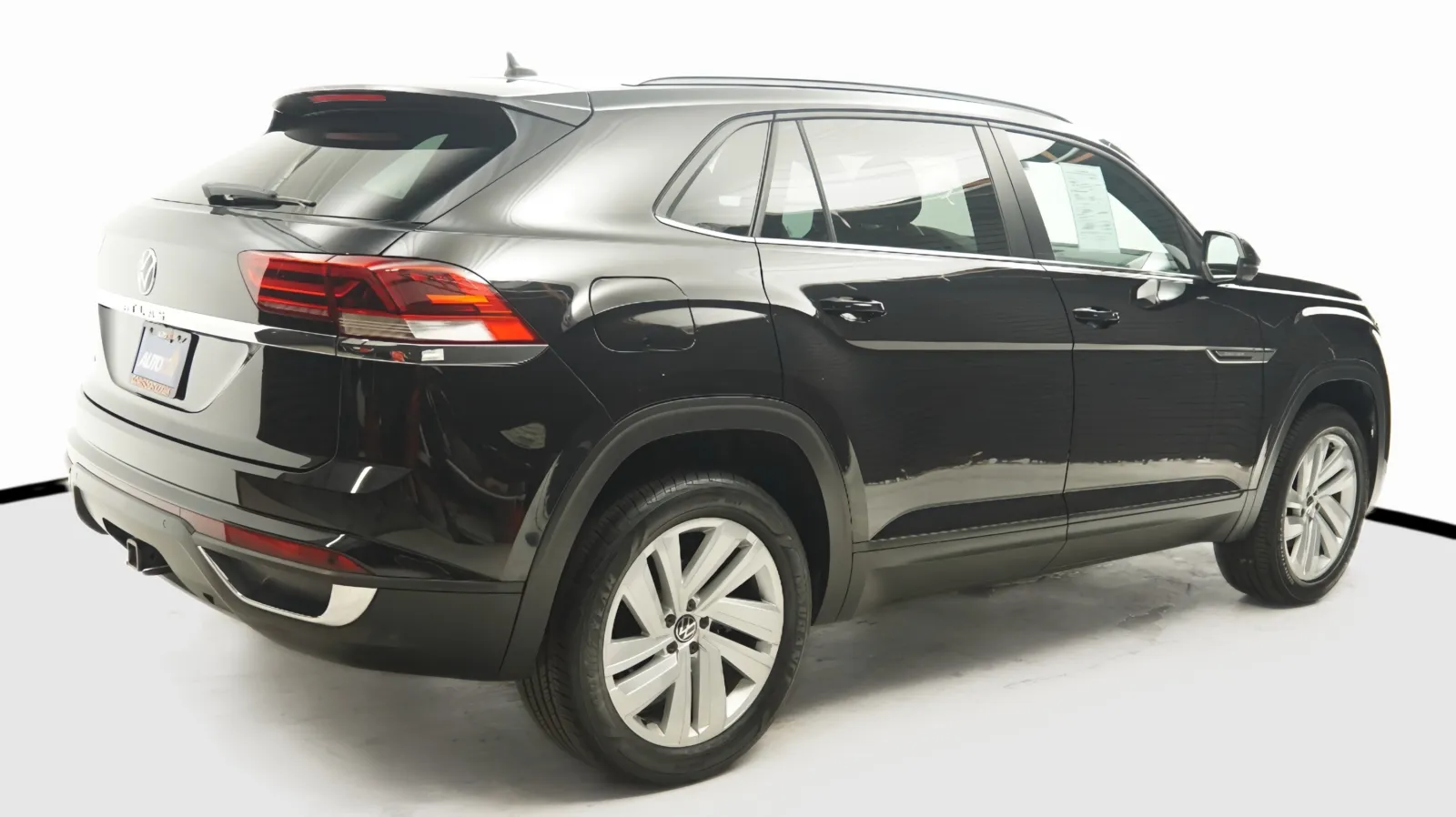 More photos of 2022 Volkswagen Atlas Cross Sport 3.6L V6 SE w/Technology at Auto City, CA