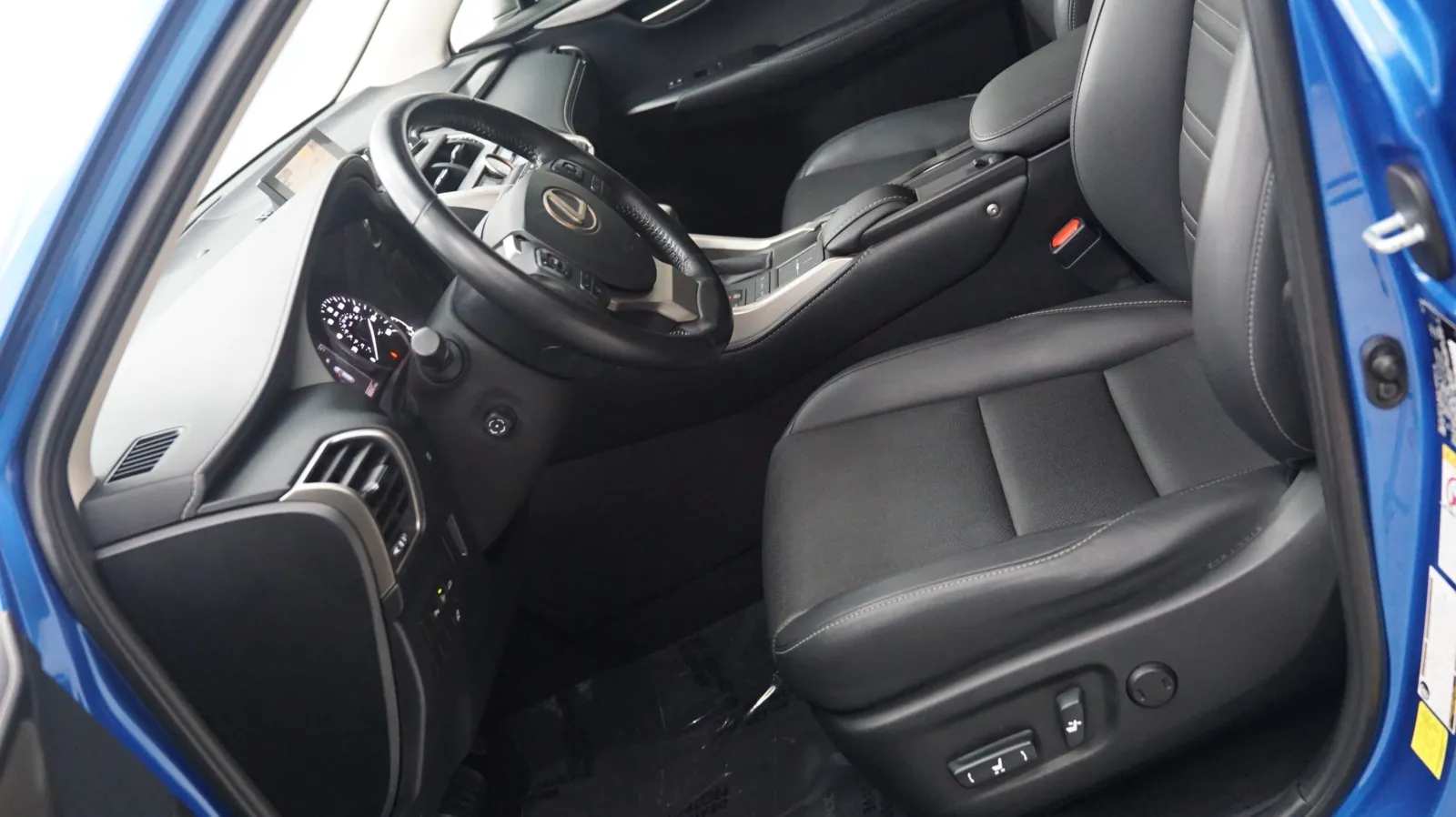 Lexus NX photo 7
