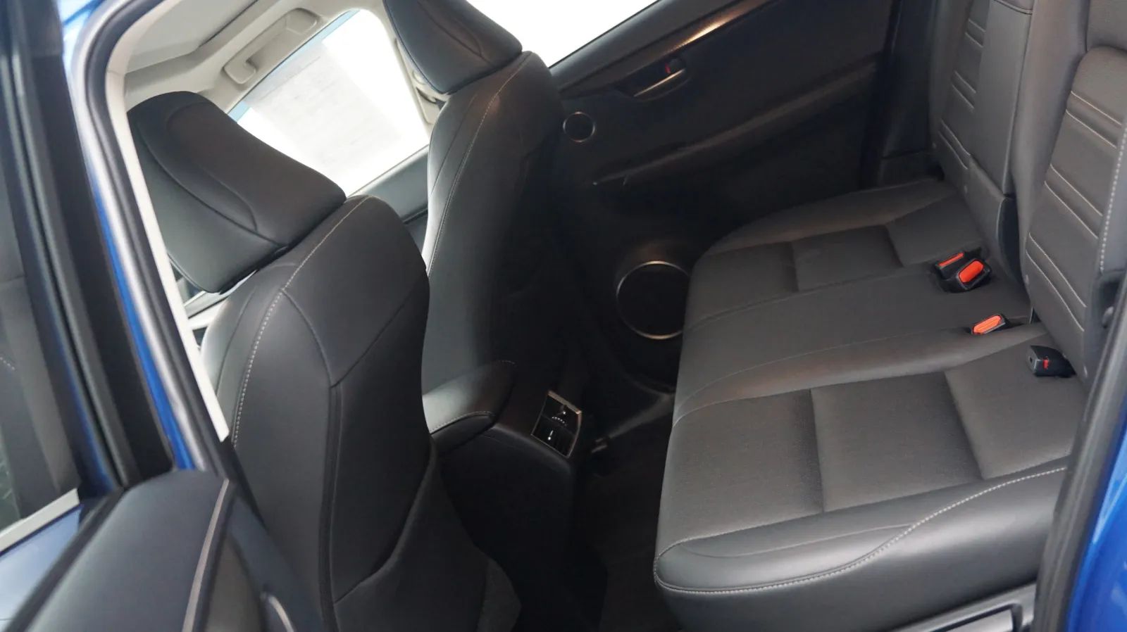 Lexus NX photo 12