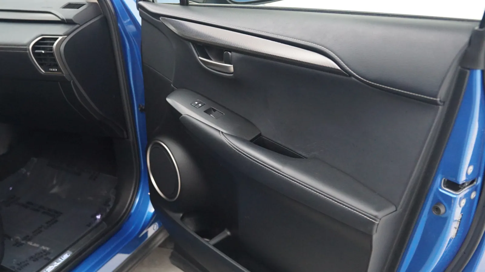 Lexus NX photo 15