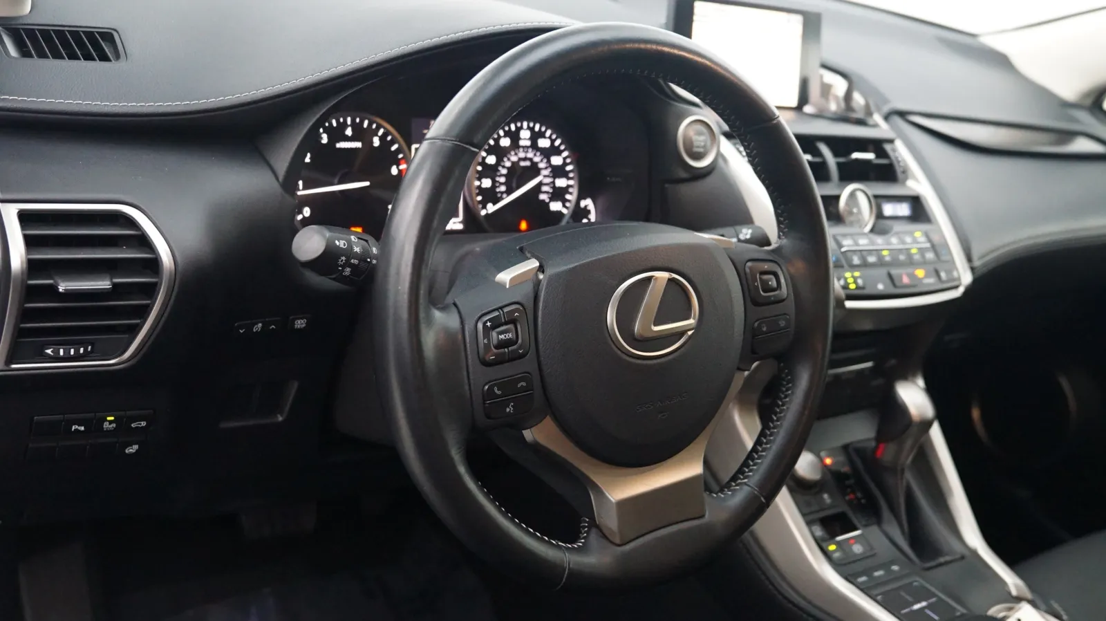 Lexus NX photo 18