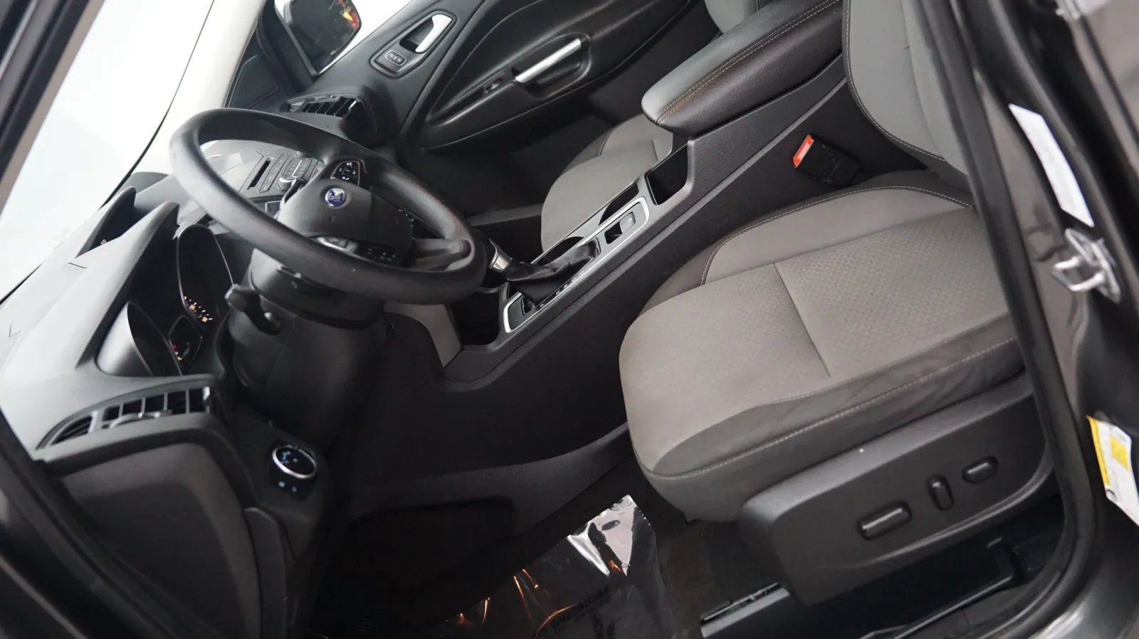 Ford Escape photo 7