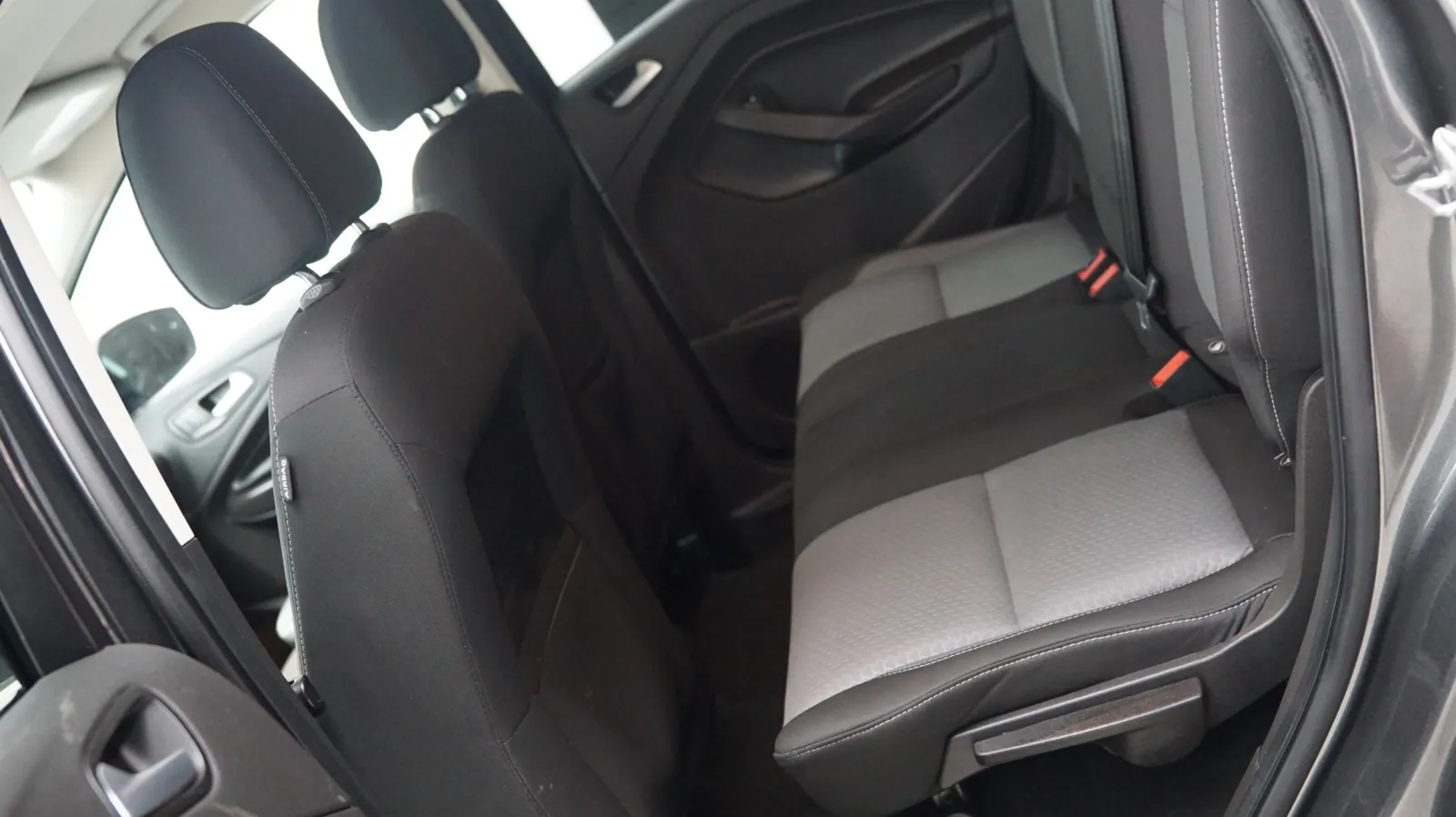 Ford Escape photo 12