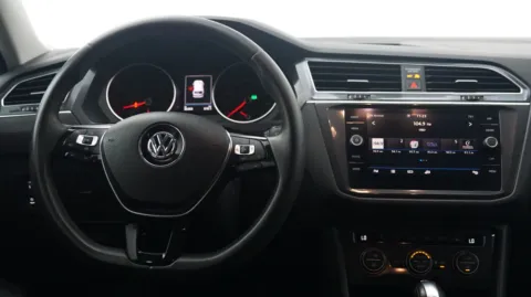 More photos of 2020 Volkswagen Tiguan SE at Auto City, CA