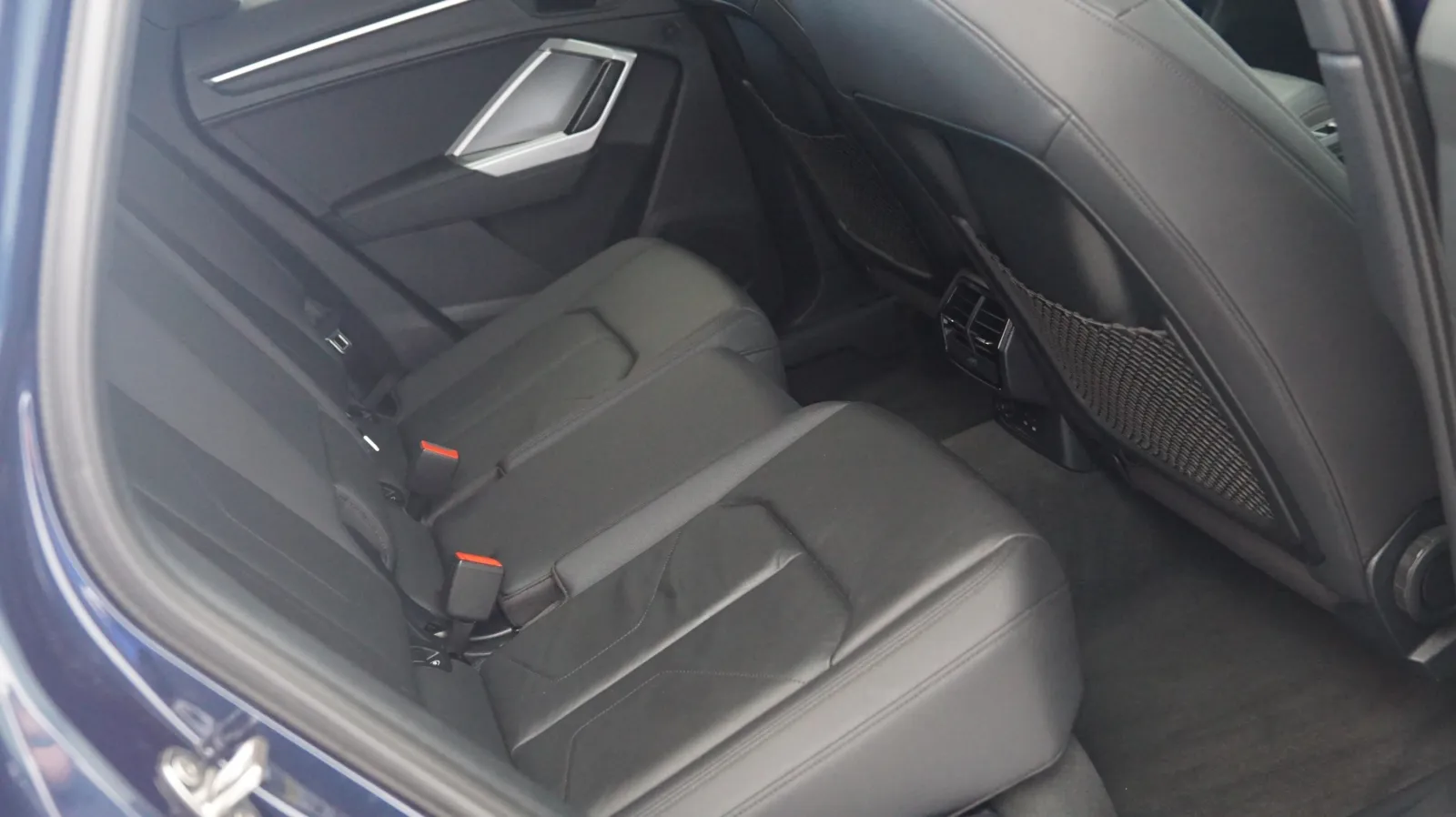 Audi Q3 photo 11