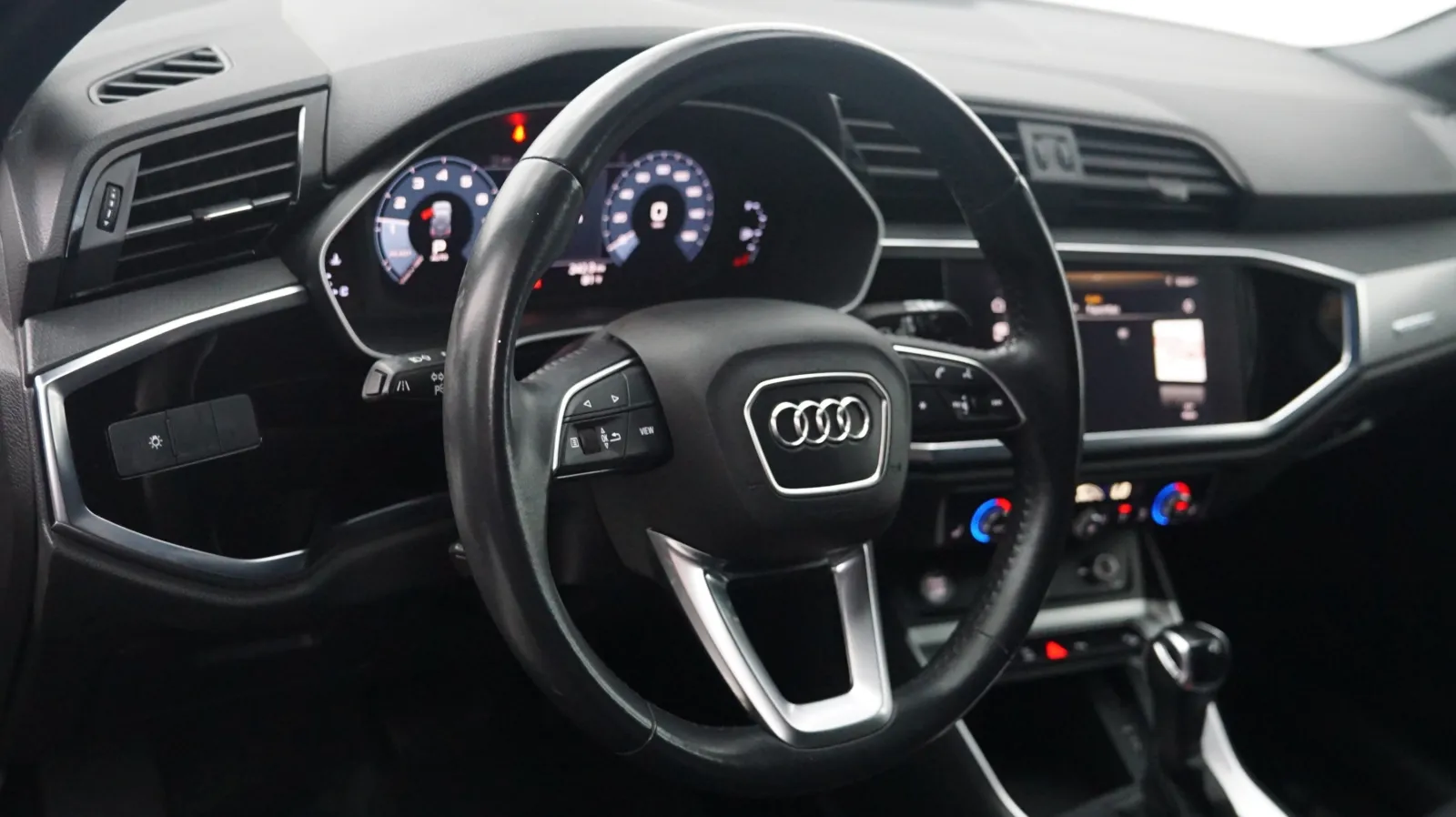 Audi Q3 photo 17