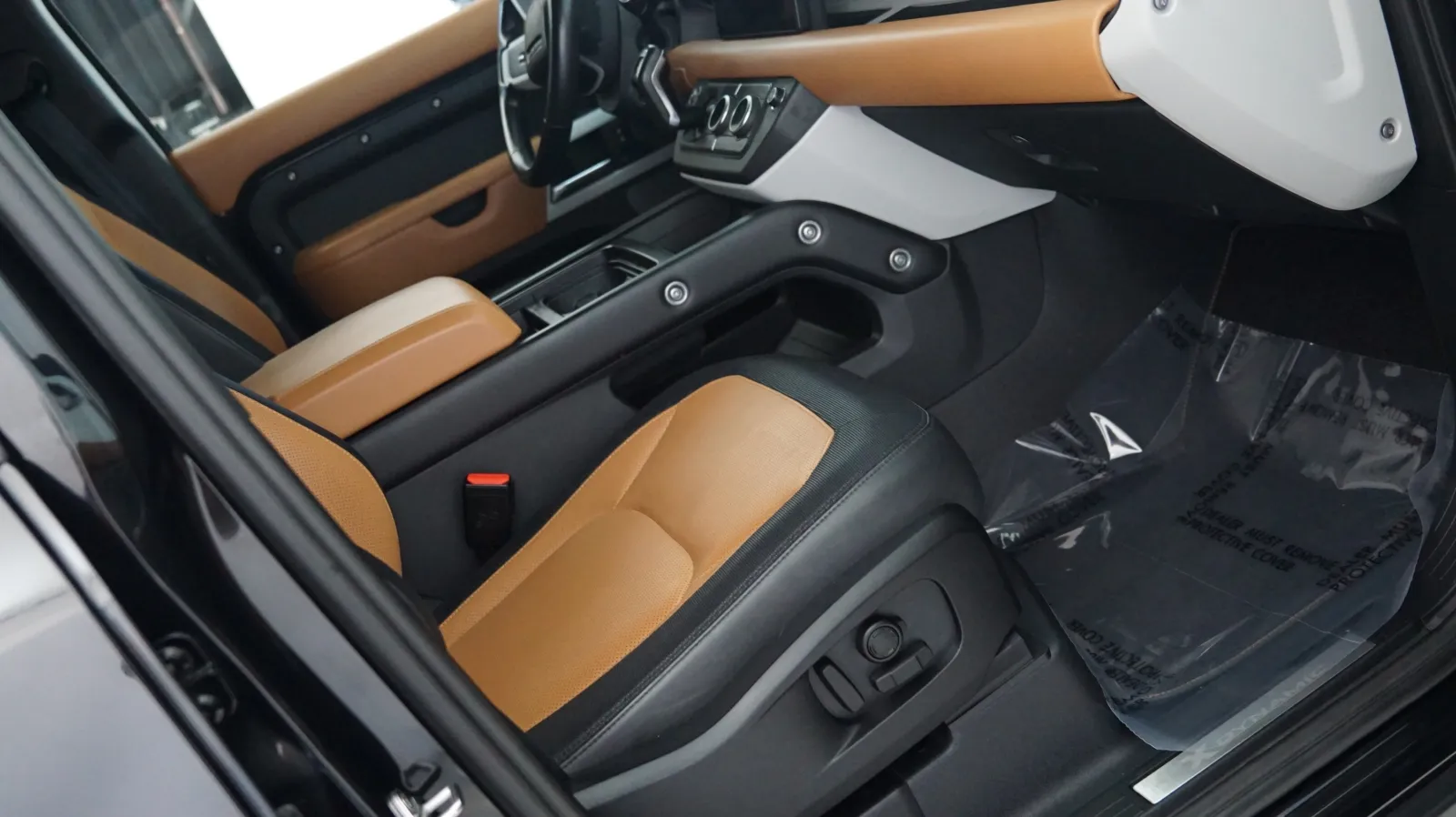 More photos of 2023 Land Rover Defender X-Dynamic SE at Auto City, CA