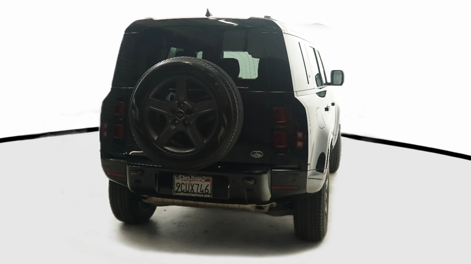 Land Rover Defender photo 8