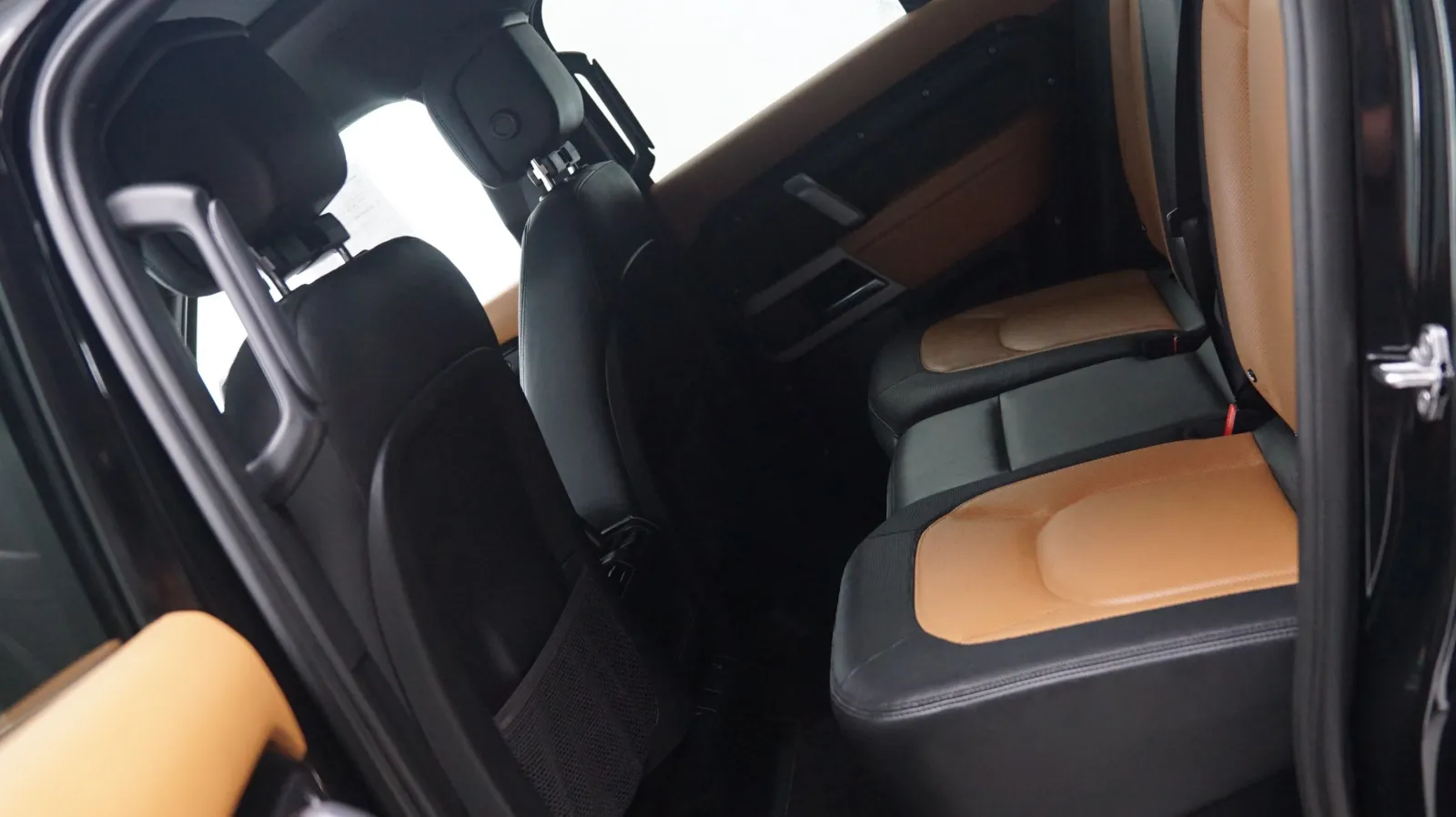 Land Rover Defender photo 12