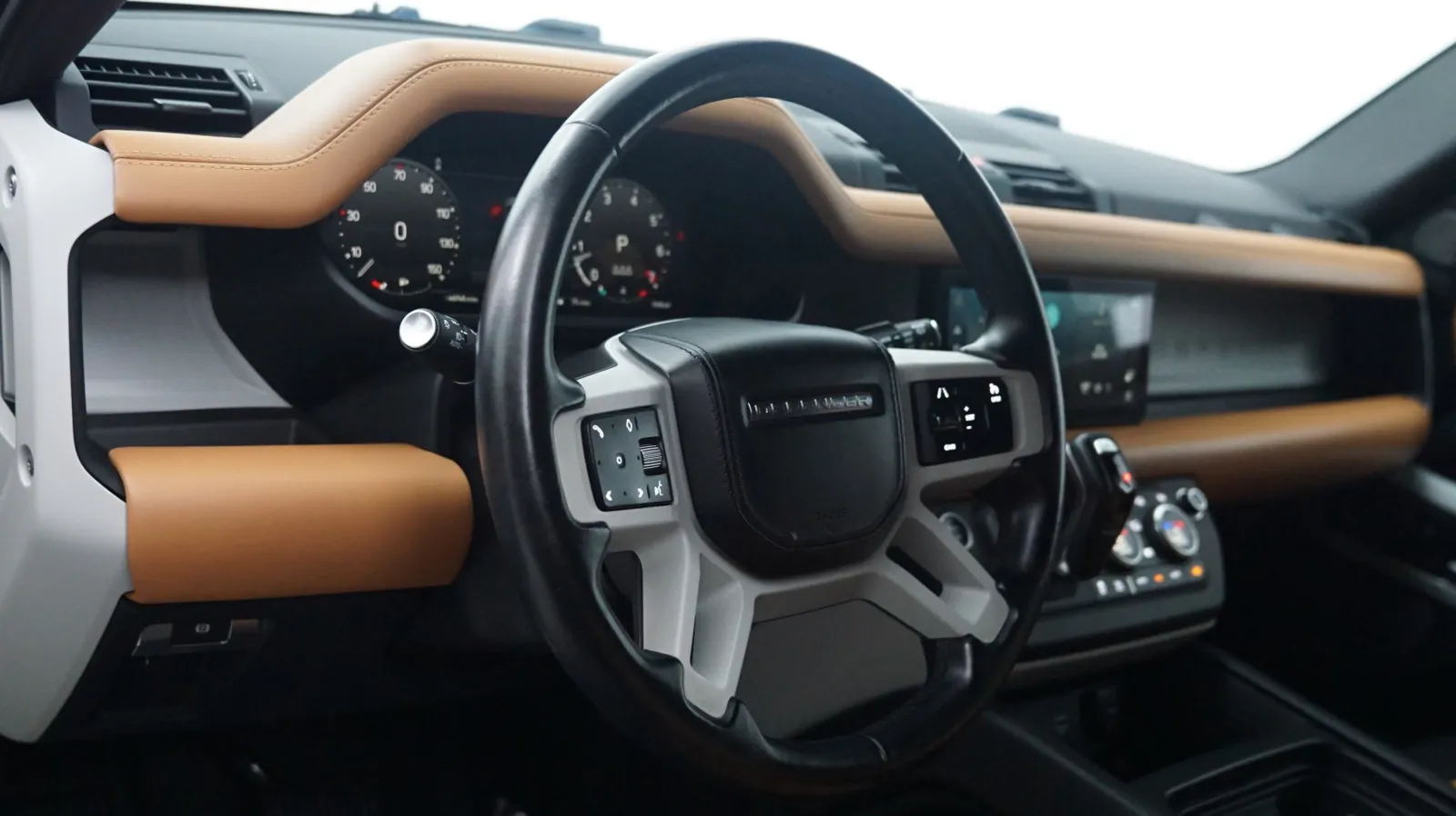 Land Rover Defender photo 18