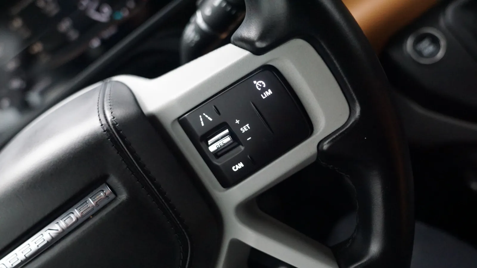 Land Rover Defender photo 22