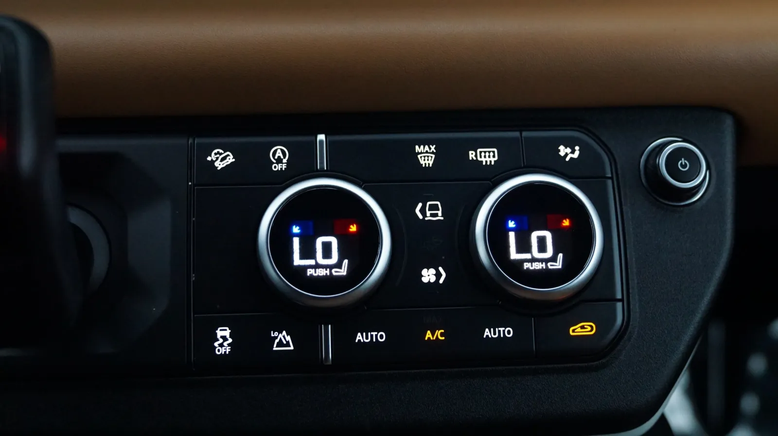 Land Rover Defender photo 25