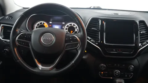 More photos of 2019 Jeep Cherokee Limited at Auto City, CA