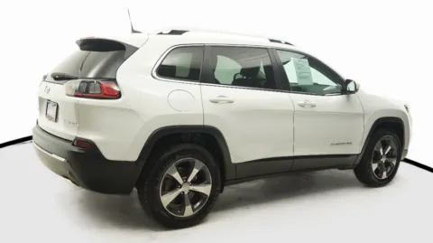 More photos of 2019 Jeep Cherokee Limited at Auto City, CA