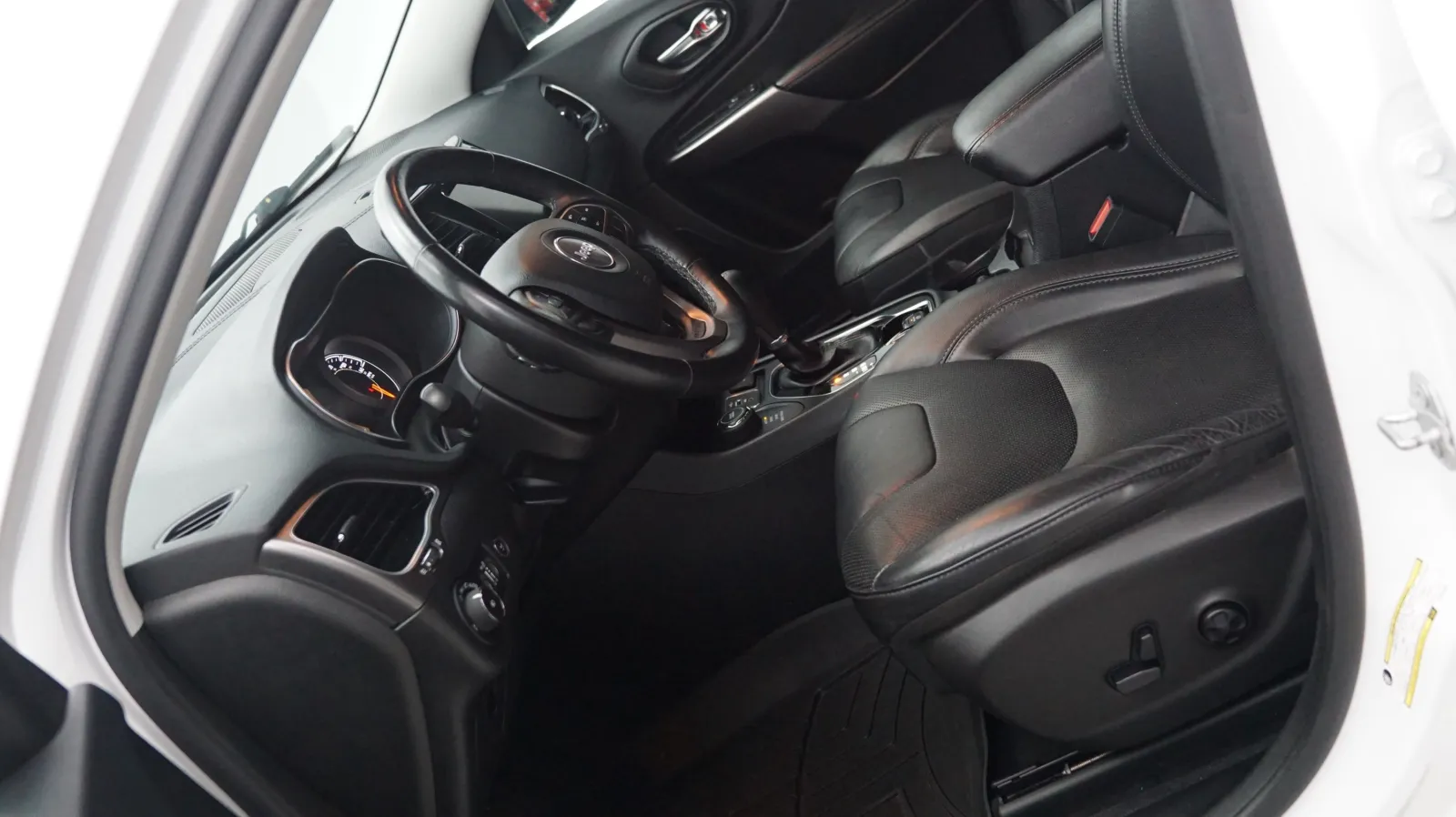 Jeep Cherokee photo 7