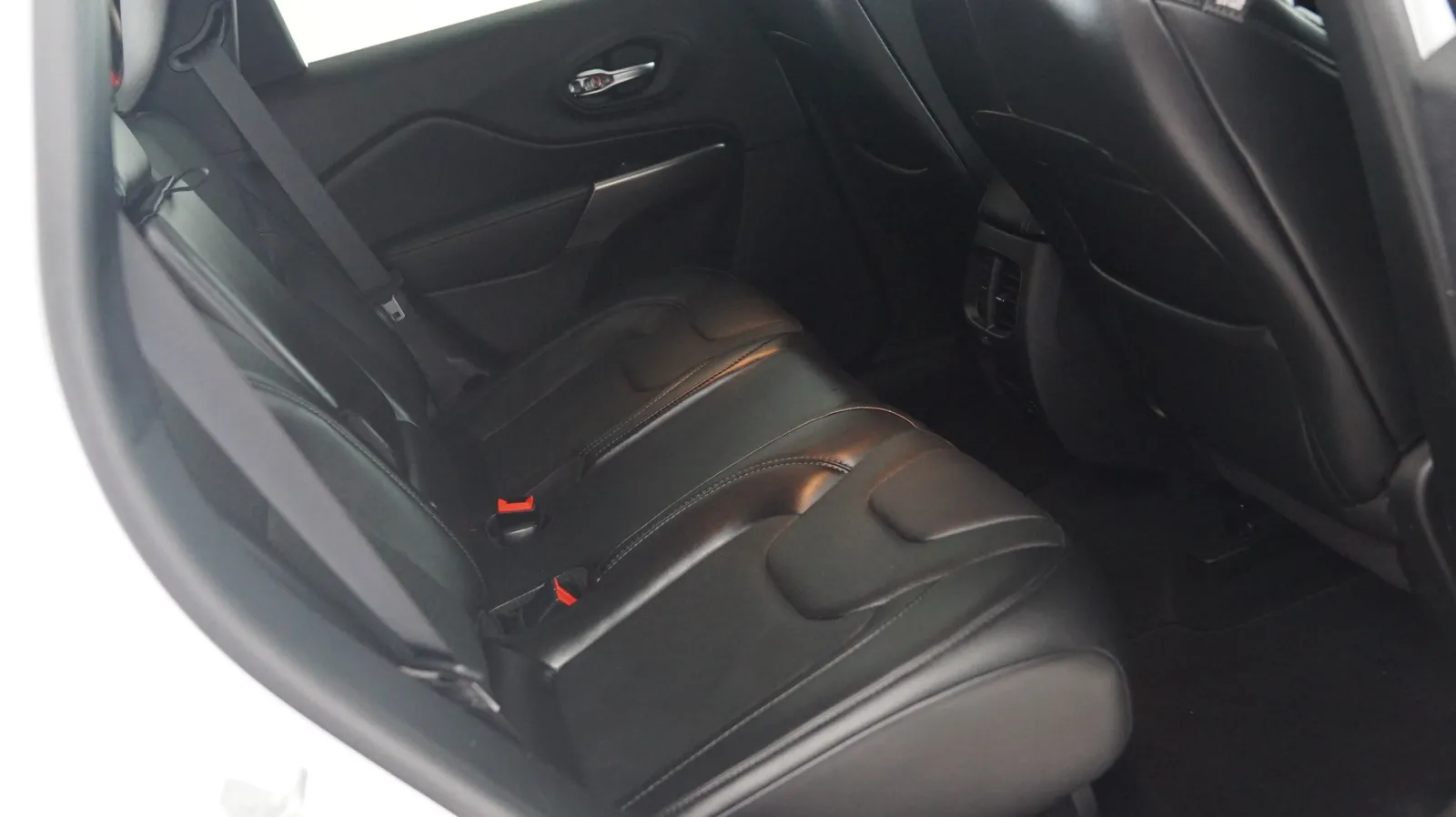Jeep Cherokee photo 11