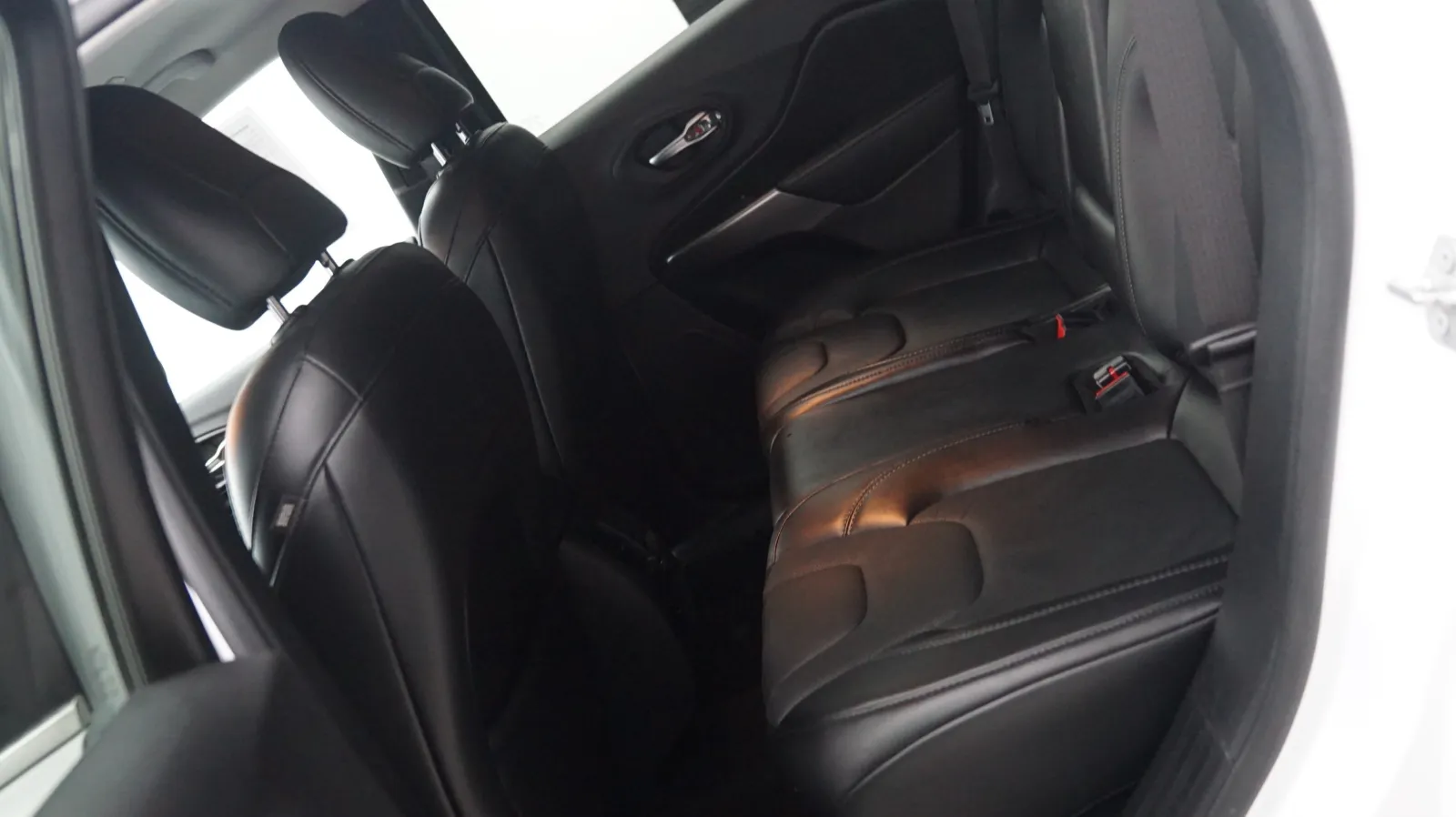 Jeep Cherokee photo 12