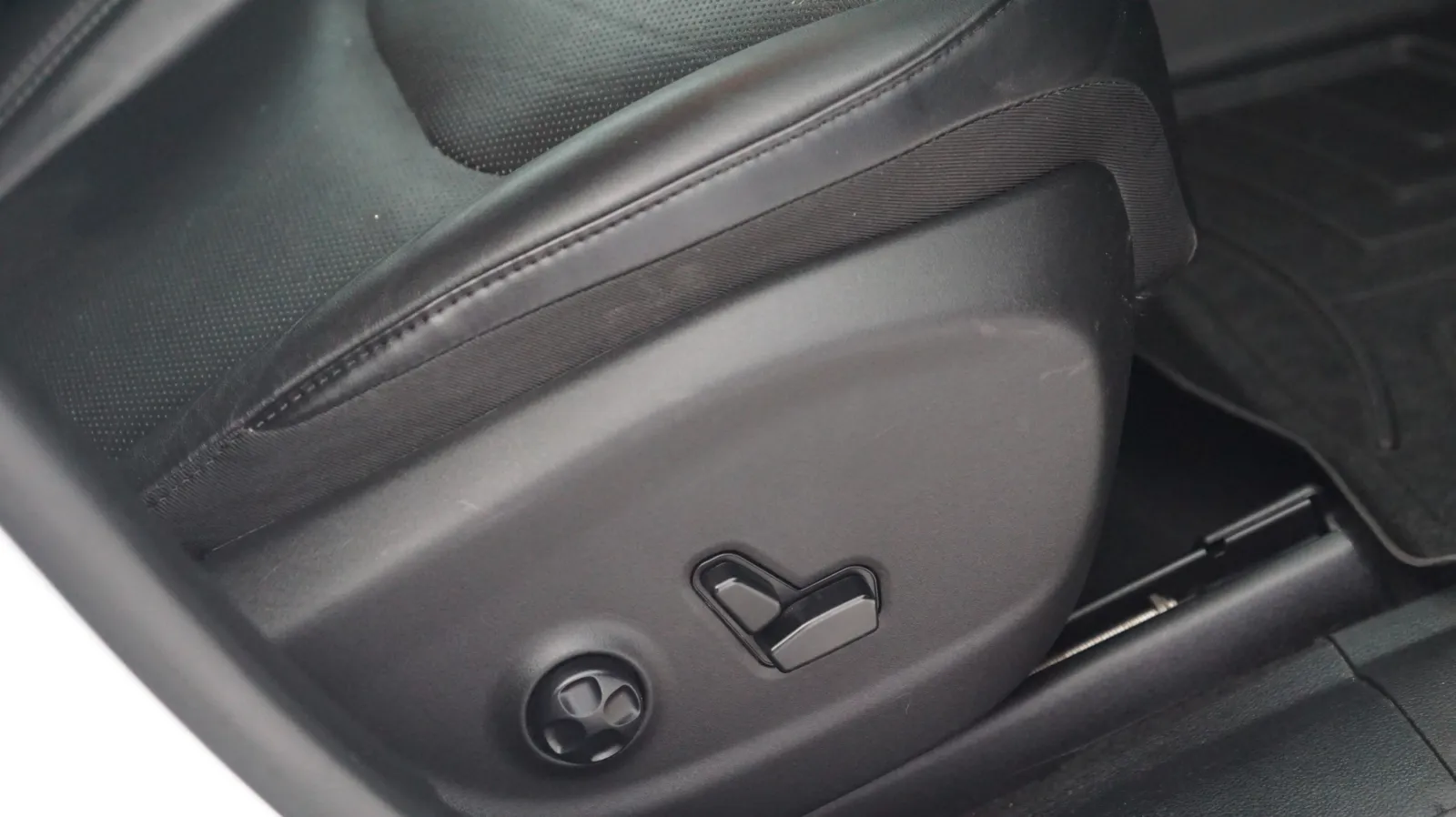Jeep Cherokee photo 13