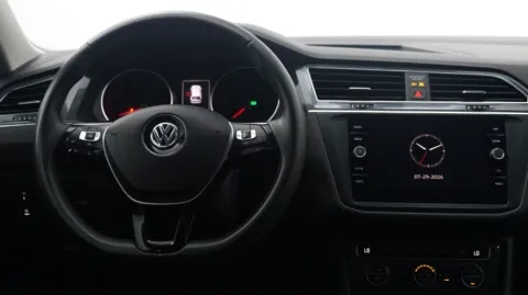 More photos of 2020 Volkswagen Tiguan SE at Auto City, CA