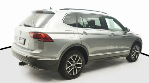 More photos of 2020 Volkswagen Tiguan SE at Auto City, CA