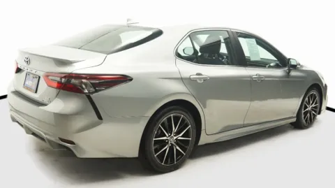 More photos of 2024 Toyota Camry Hybrid SE at Auto City, CA