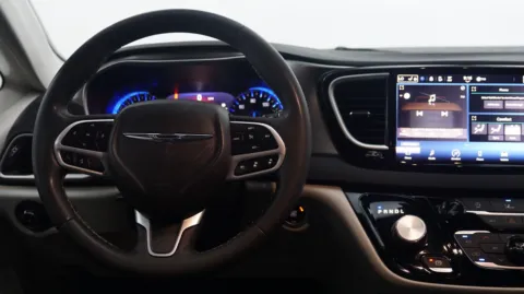 More photos of 2022 Chrysler Pacifica Touring L at Auto City, CA