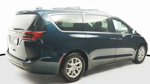 More photos of 2022 Chrysler Pacifica Touring L at Auto City, CA