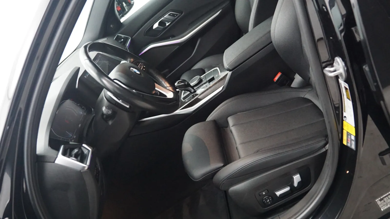 BMW 3 Series photo 7