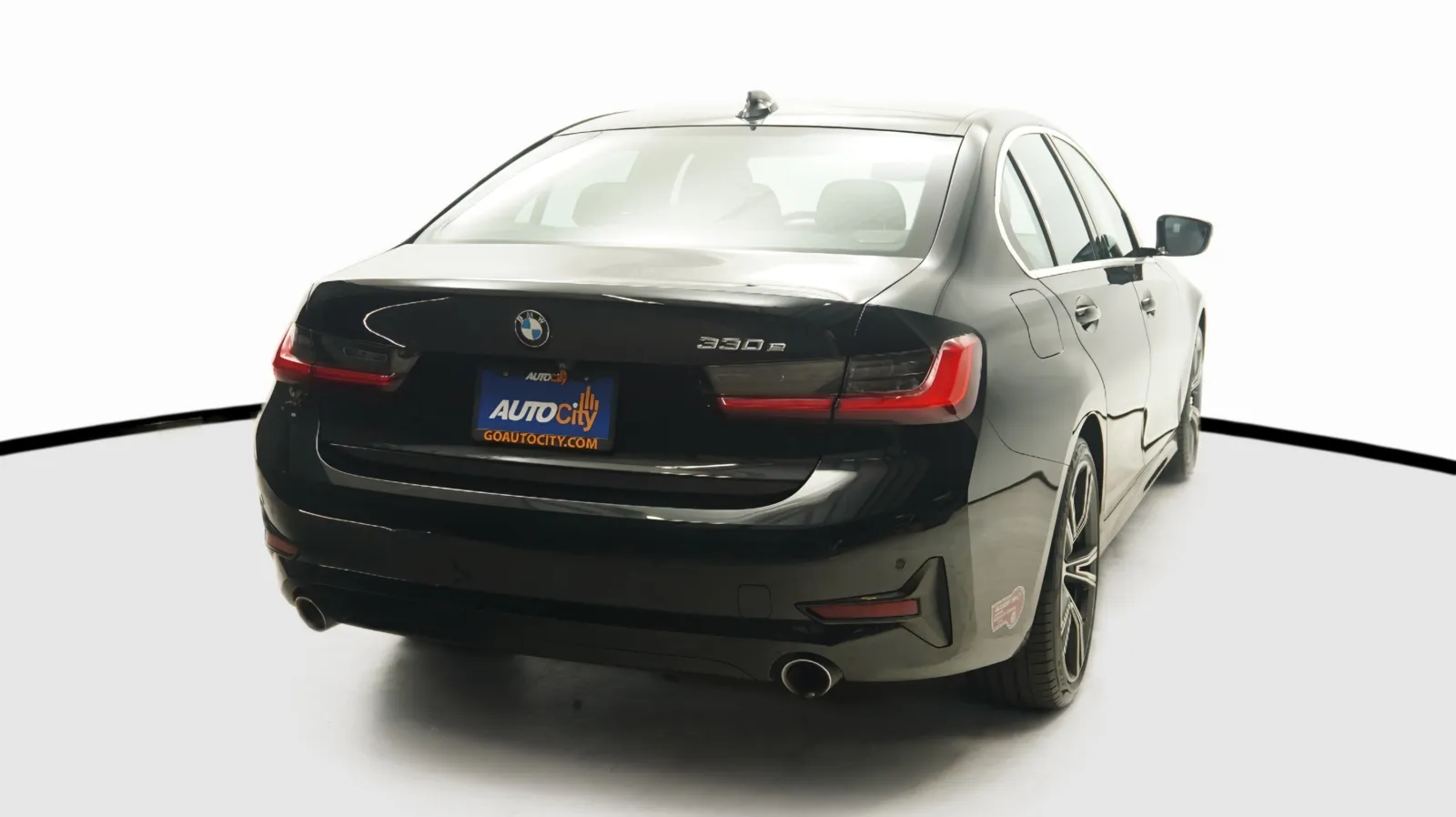 BMW 3 Series photo 8