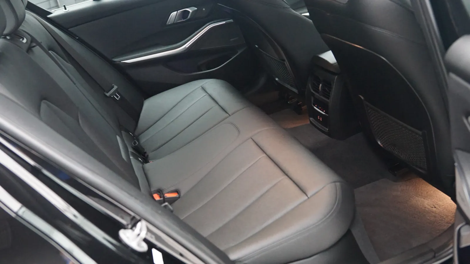 BMW 3 Series photo 11